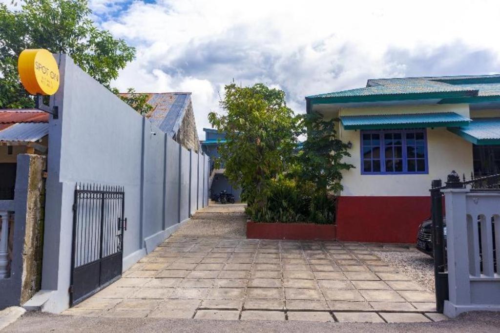 Spot On 2063 Bethania Residence Kupang  Esterno foto