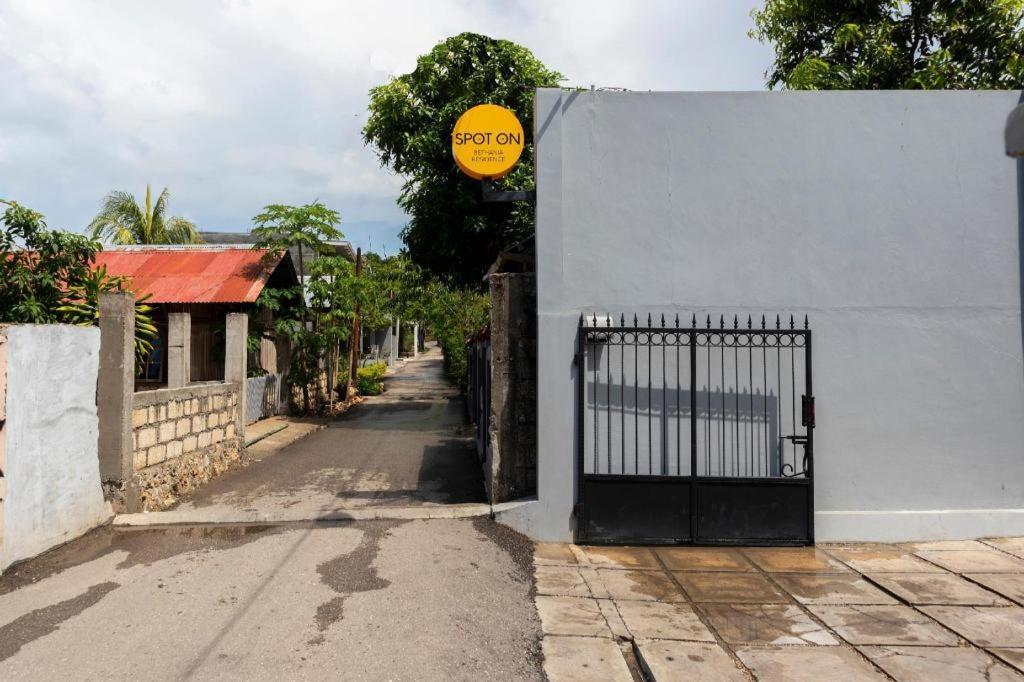 Spot On 2063 Bethania Residence Kupang  Esterno foto